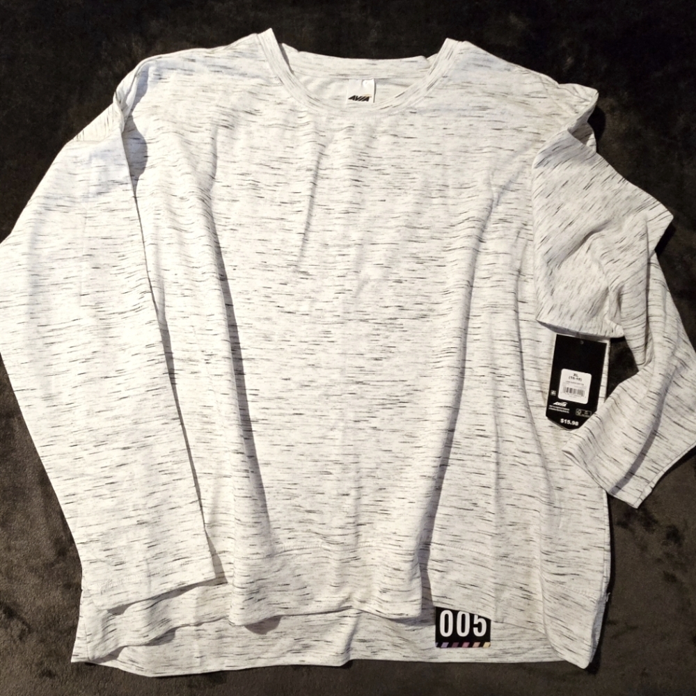 Womens Avia Long Sleeve White Soft Tee (XL 16-18)